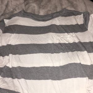grey and white striped American eagle tshirt